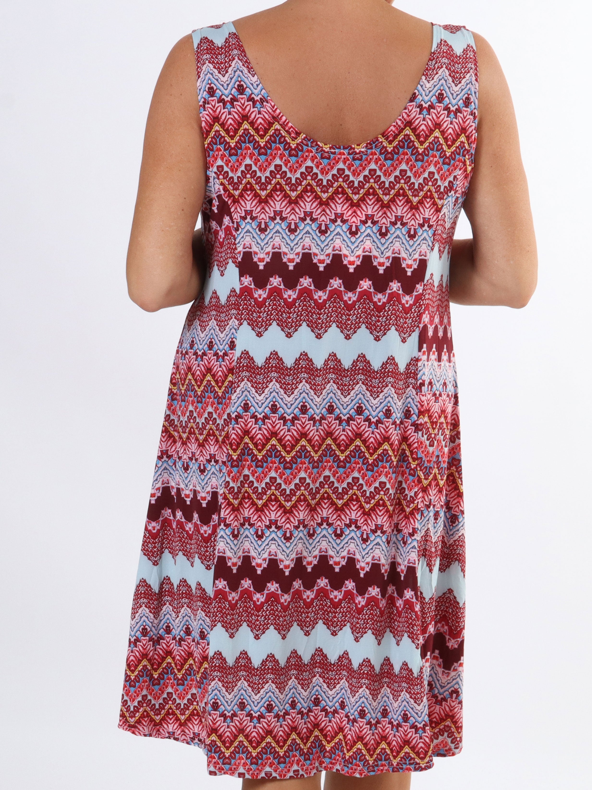 Maj Zigzag - Sød elastisk plus size sommerkjole med mønster